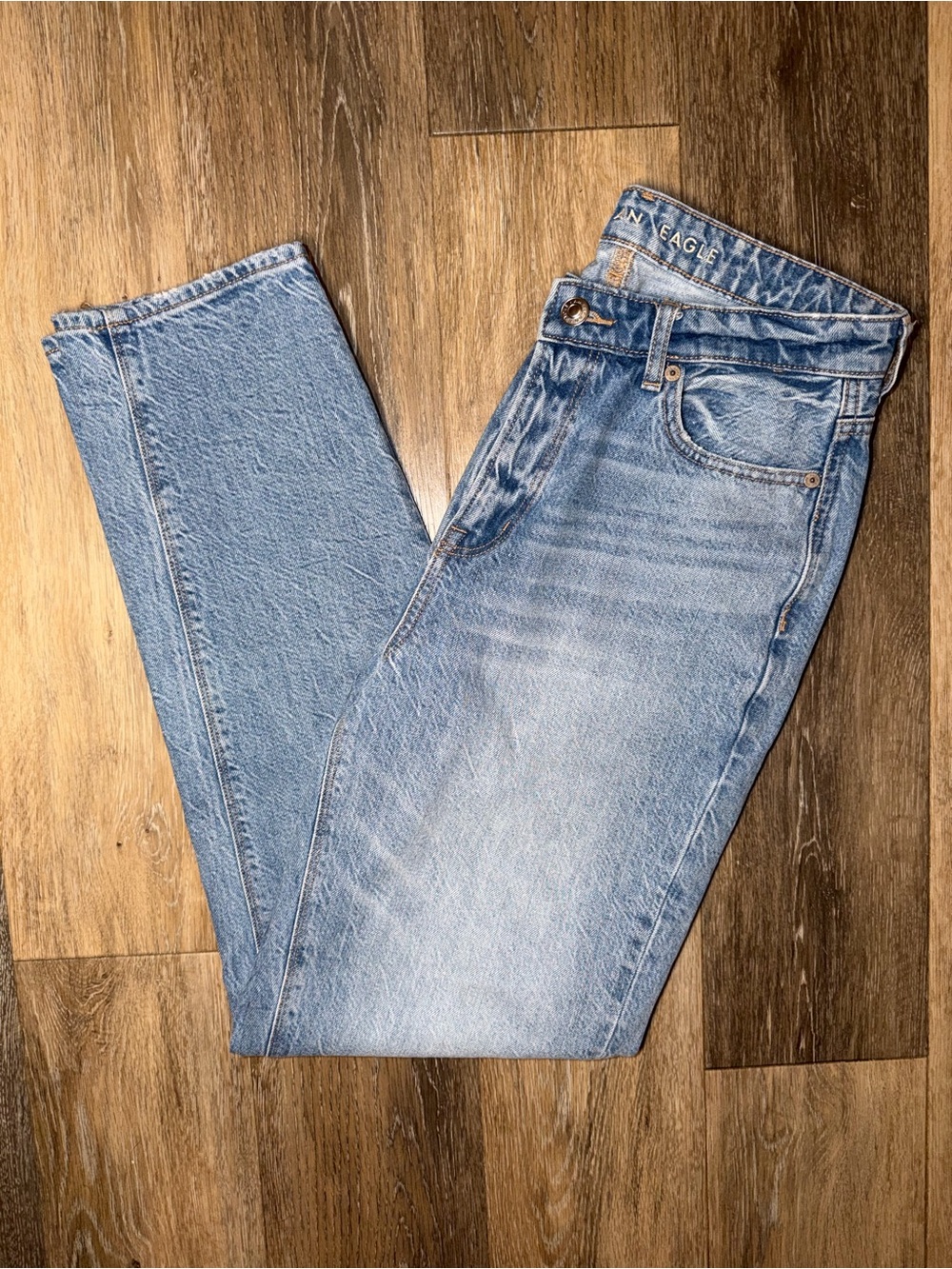 American Eagle Women’s Light Wash High Rise Long Mom Jeans